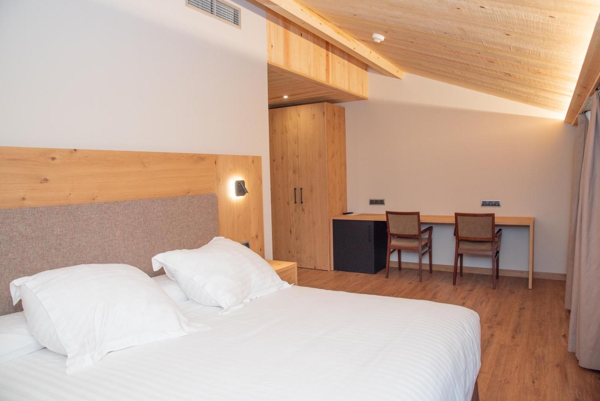 Hotel Restaurant Castellarnau Ес-Кало Екстер'єр фото